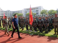 军训汇演彰显青春风采