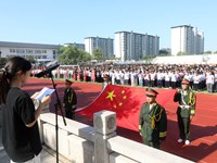 张家港高级中学举行“行为规范教育”主题升旗仪式