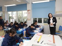 深耕教学实践 打造高效课堂——吴新建名教师工作室第五次研修活动在我校举行