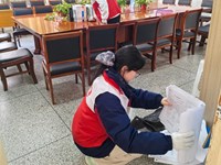 服务社会，薪火相传——张家港高级中学唐仲英爱心小分队开展 ＂洁美校园＂ 学雷锋志愿服务活动