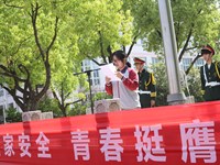 张家港高级中学举行“增强国家安全意识”国旗下演讲